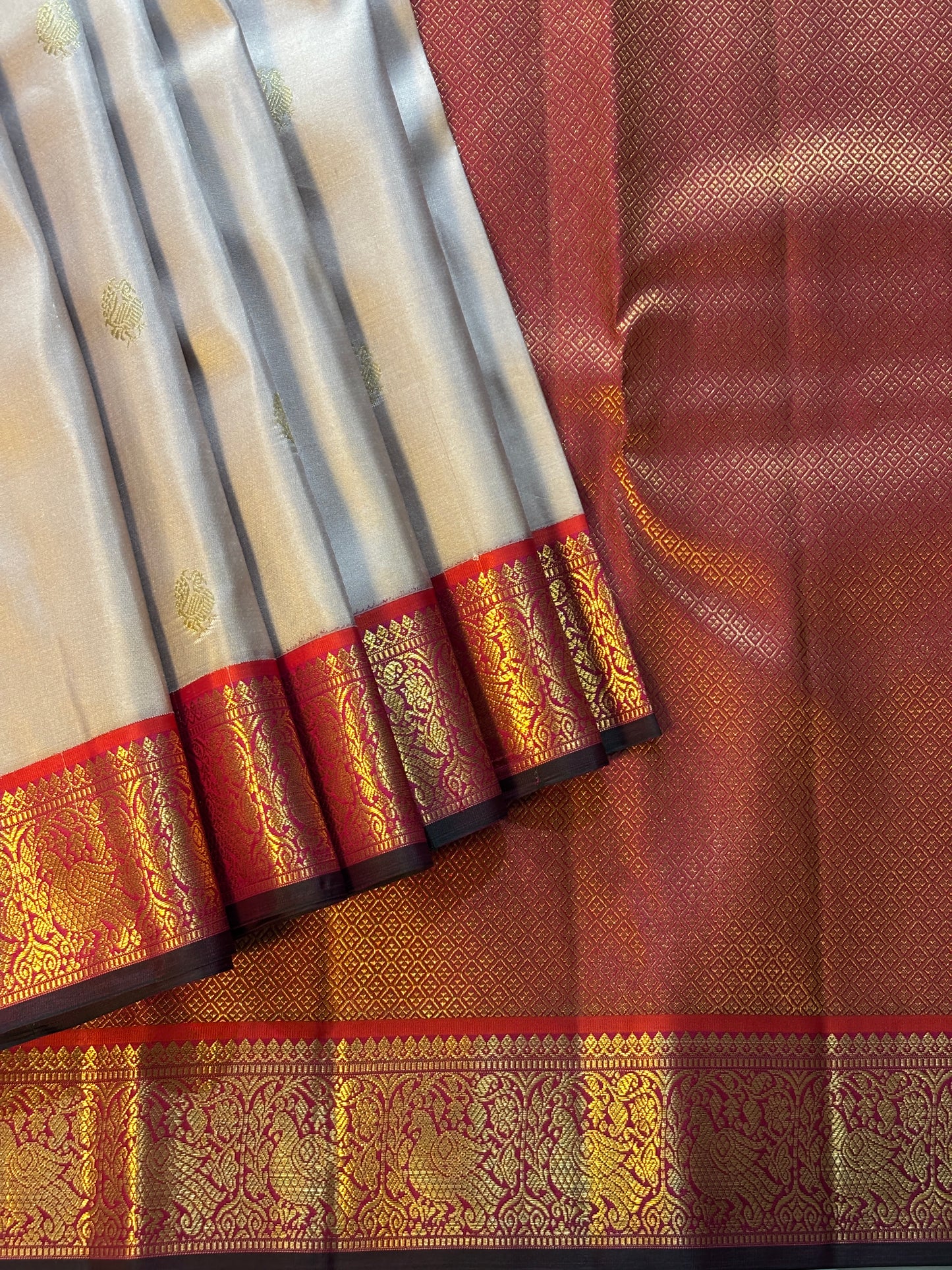 Kajivaram Silk Saree (golden buttas )