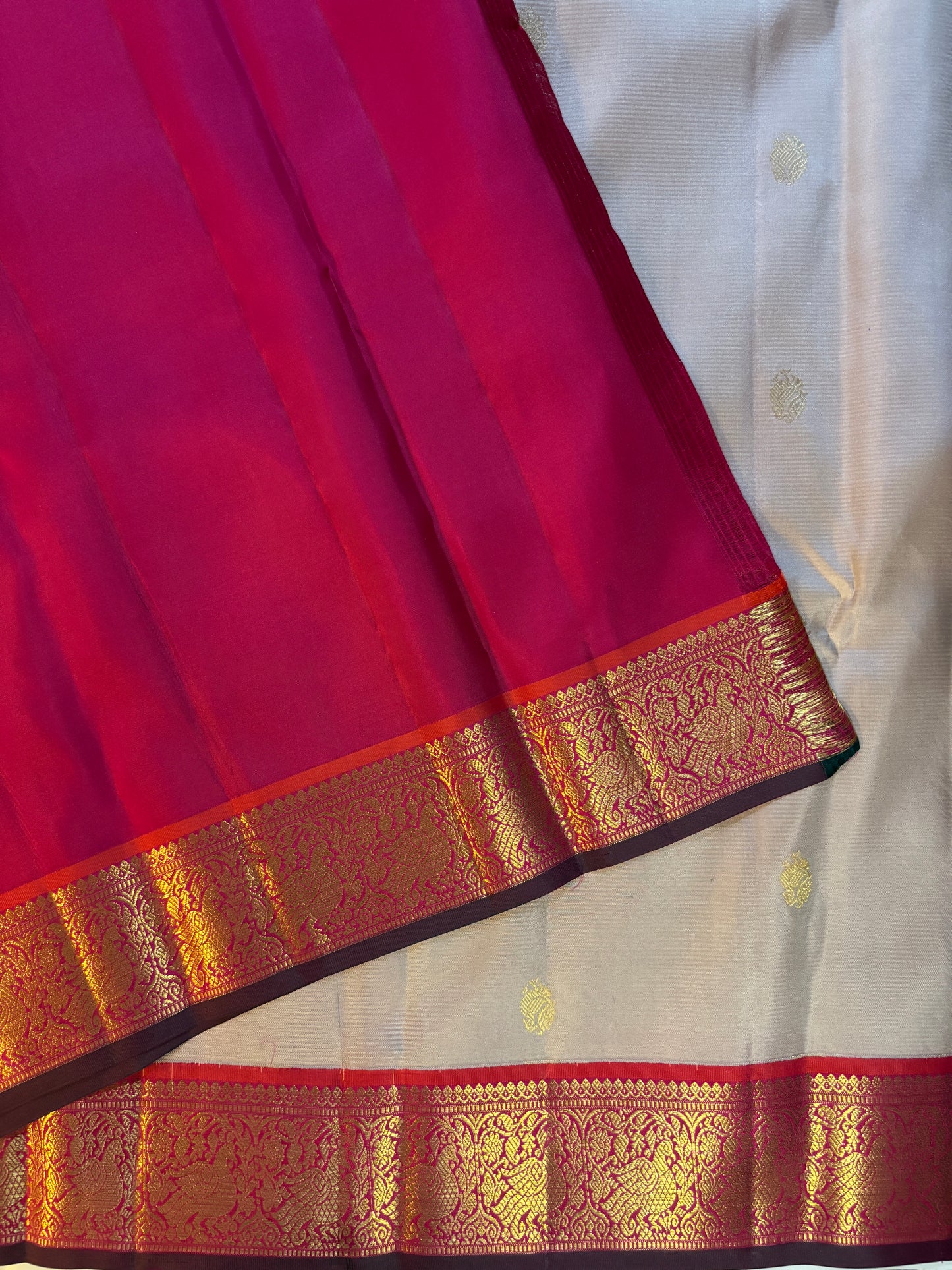 Kajivaram Silk Saree (golden buttas )